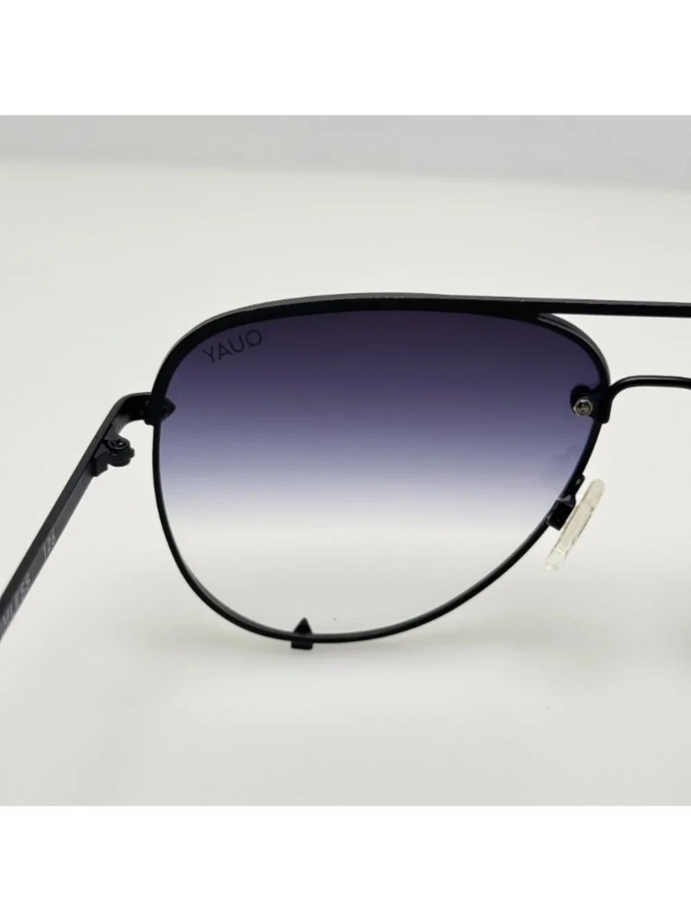 Quay Sunglasses HK Rimless 126 Black B
